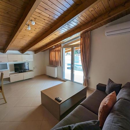 Samaras Apartments In Kamena Vourla Exterior photo